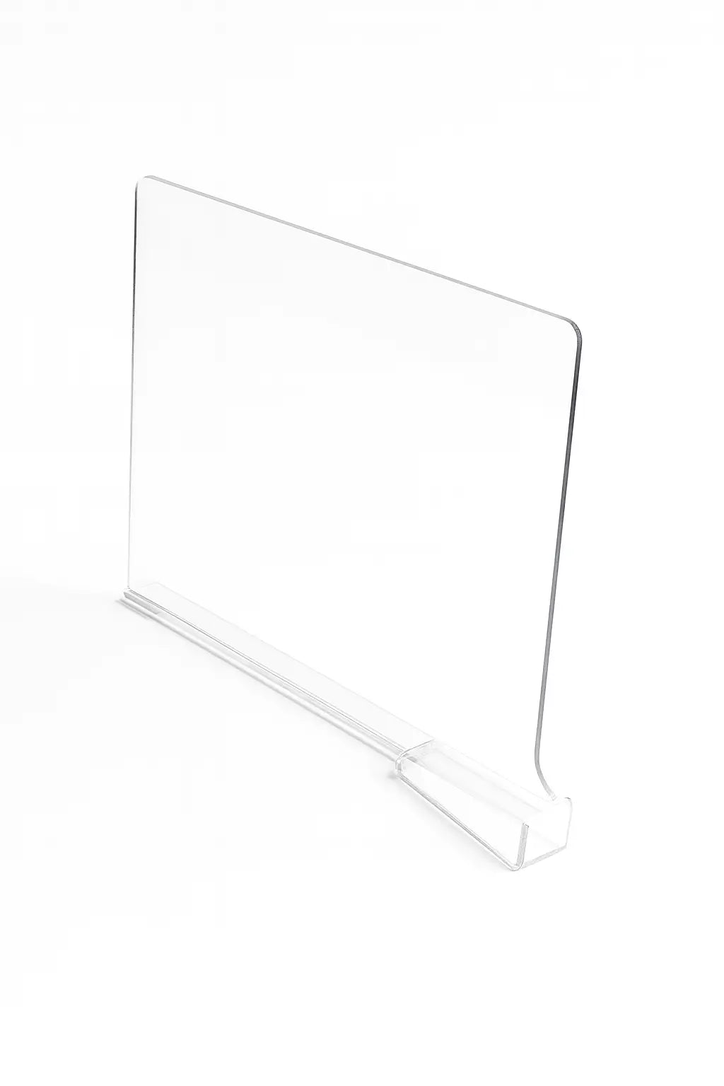 Divisor de prateleira transparente — packshot 45° frontal, fundo branco puro, sombra realista suave; material acrílico