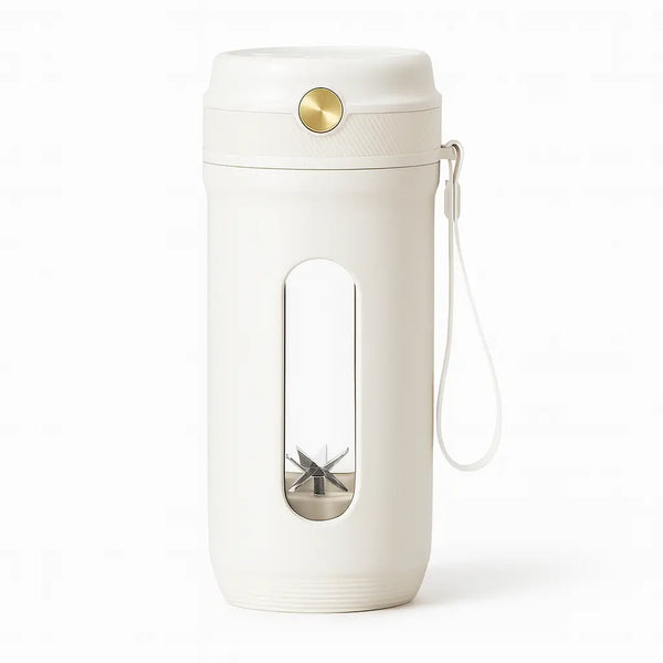 Liquidificador portátil com 10 lâminas sendo utilizado em diversas receitas na cozinha.