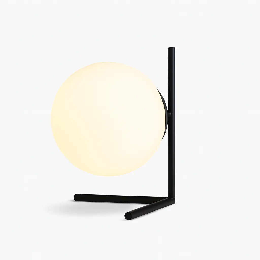 Close na bola de vidro da Luminária Nordic Gold, destacando a qualidade do material e o design sofisticado.