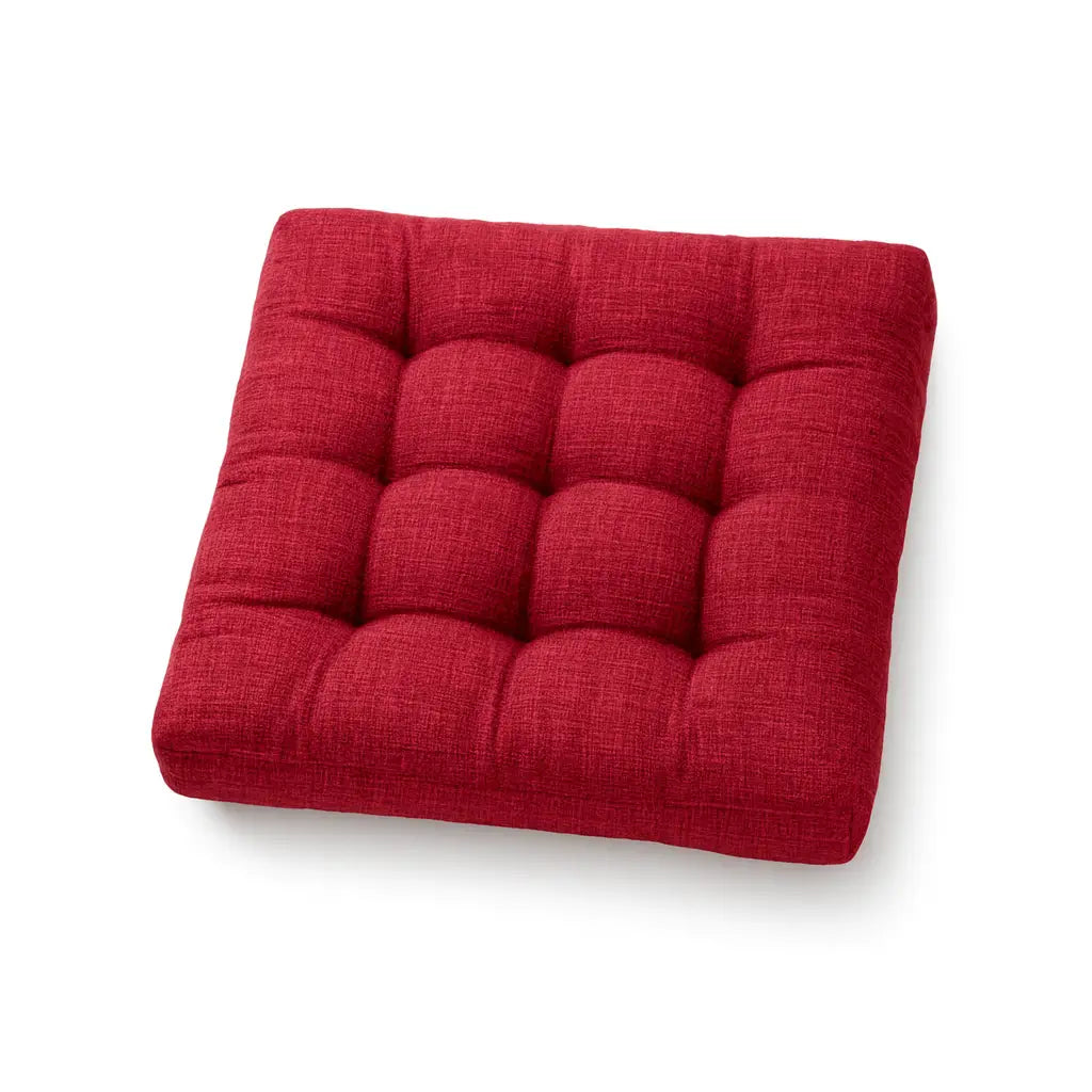 Cenário cotidiano com Almofada Quadrada Multifuncional, destacando seu uso funcional e decorativo.