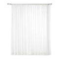 Cortina de tule voile em um quarto, adicionando charme e ao espaço.