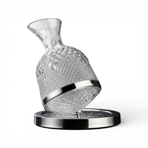 Decantador de vinhos rotativo 360 em cristal 1,5 L com vinho tinto.