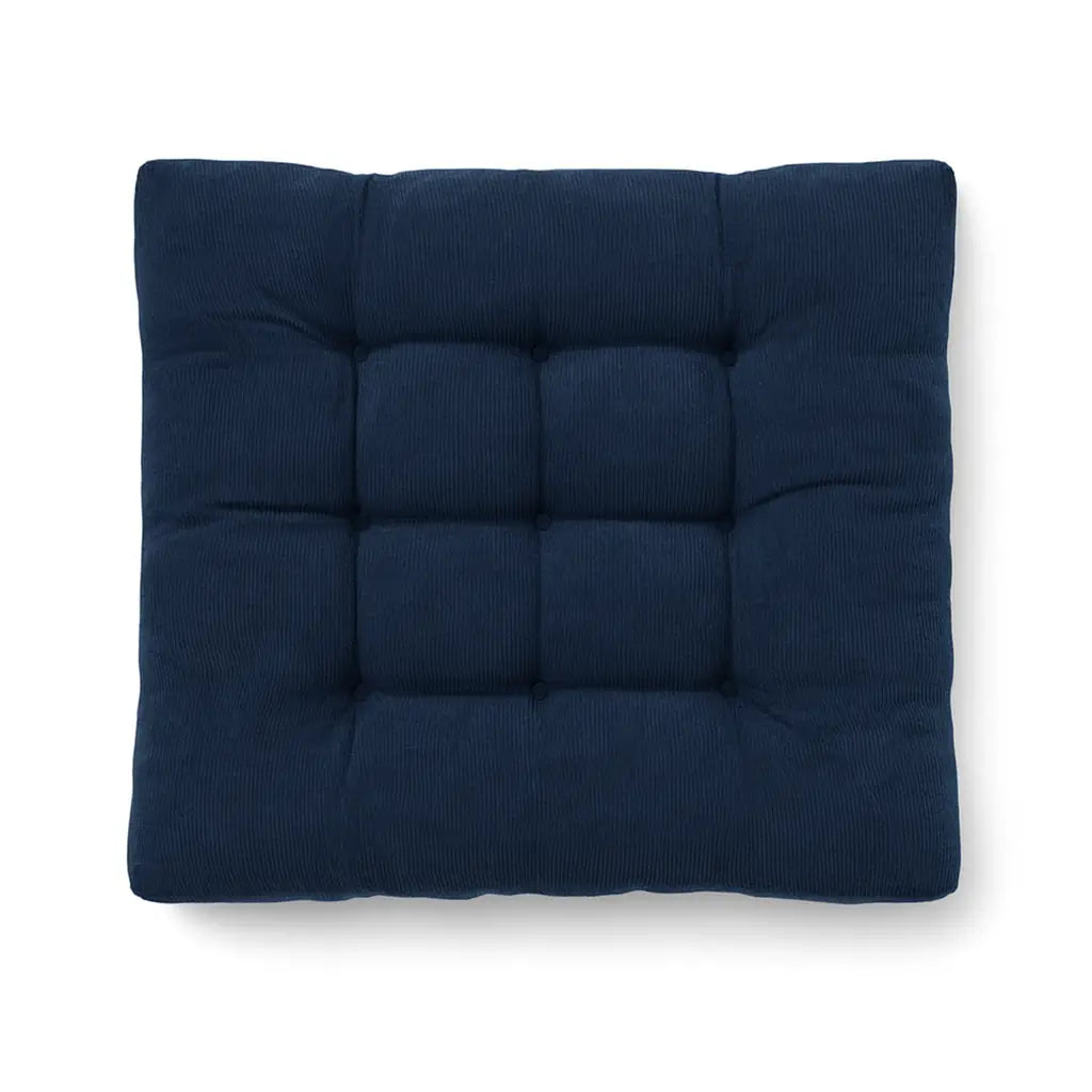  Almofada futon de veludo cotelê para piso e assento em destaque, com espessura generosa e visual aconchegante.