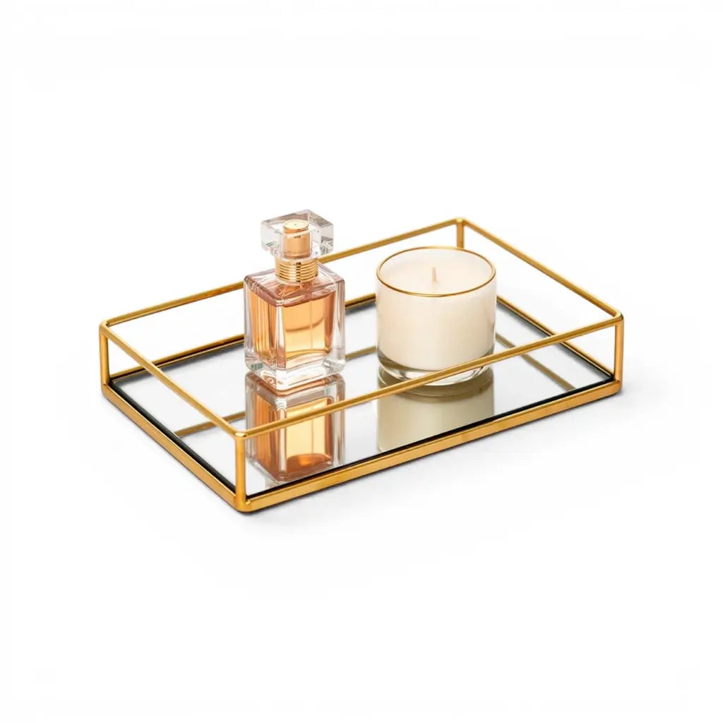 Bandeja espelhada decorativa multiuso sobre penteadeira, ideal para organizar perfumes, joias e pequenos objetos com elegância.