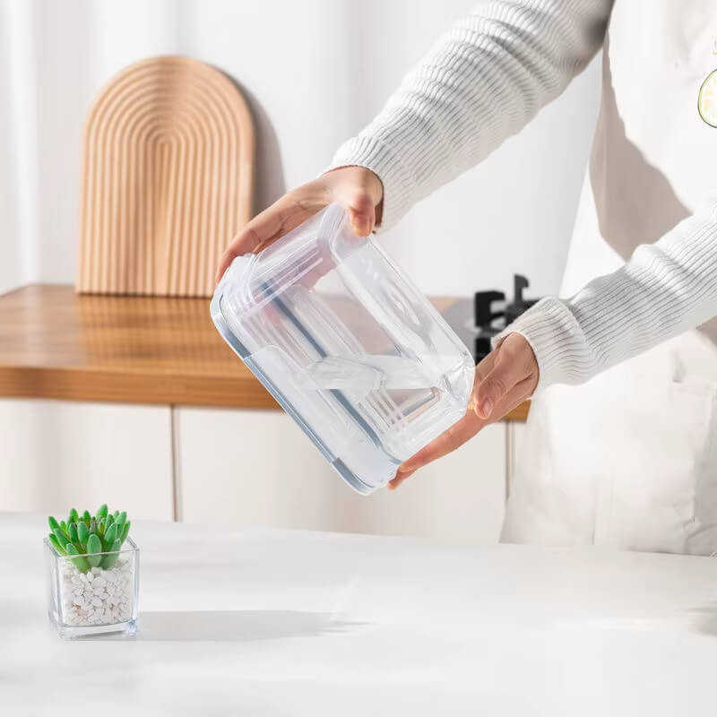 Caixa de Preservação Dupla Camada na cor branca, combina com qualquer estilo de cozinha ou geladeira.