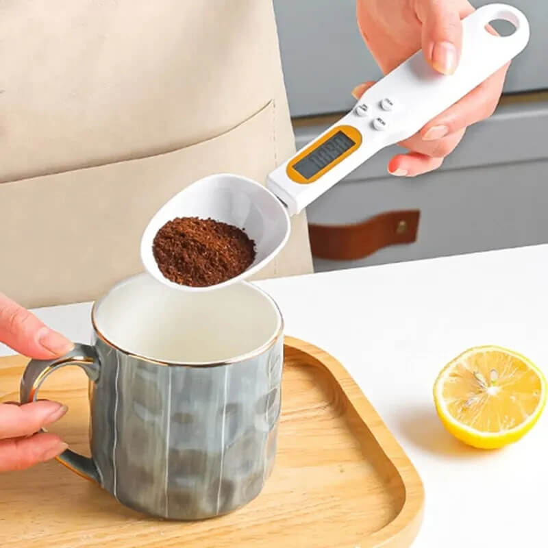 Colher de medida digital fabricada com materiais resistentes e duráveis para uso prolongado.