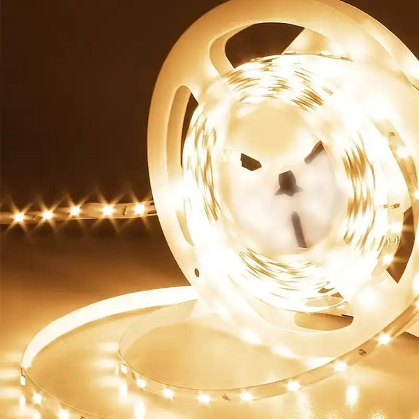 Fita LED Touch Monocromática iluminando um ambiente moderno com luz branca suave e uniforme.