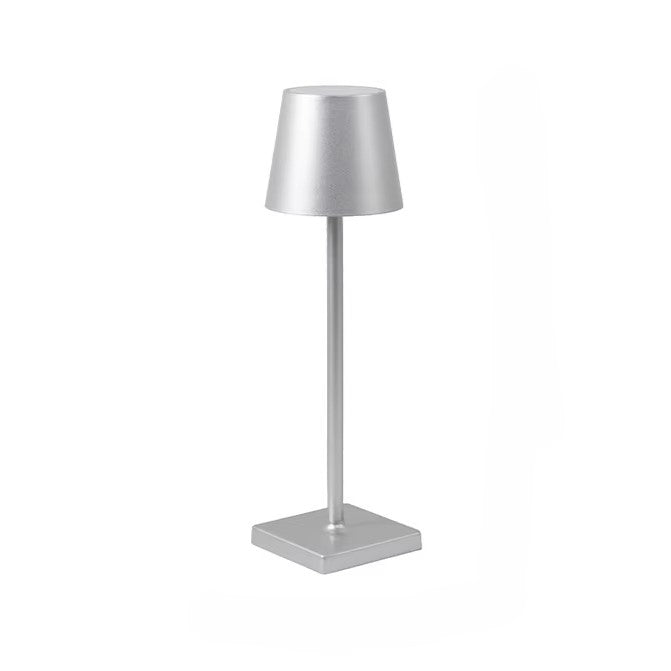 Design compacto e portátil da luminária, ideal para uso em escritórios, quartos, cafés e outros espaços.