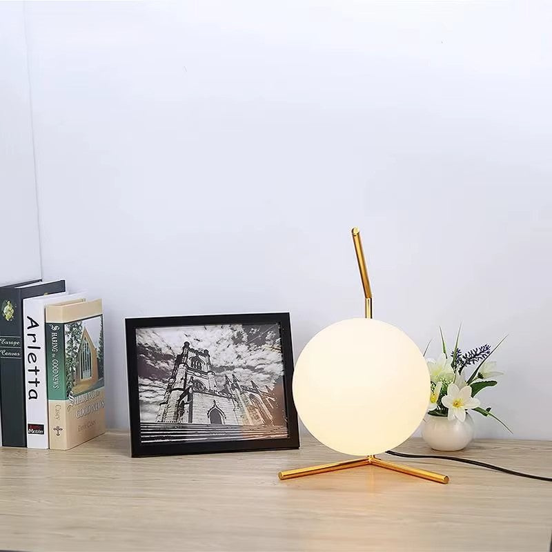 Luminária Nordic Gold com todos os acessórios inclusos, pronta para transformar a decoração do seu ambiente.