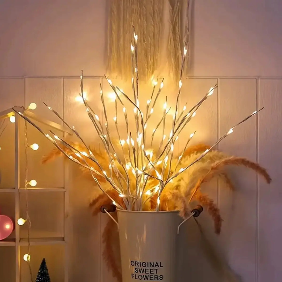 Ambiente decorado com o galho de luzes festivas, criando um cenário mágico e acolhedor para celebrações e eventos especiais.