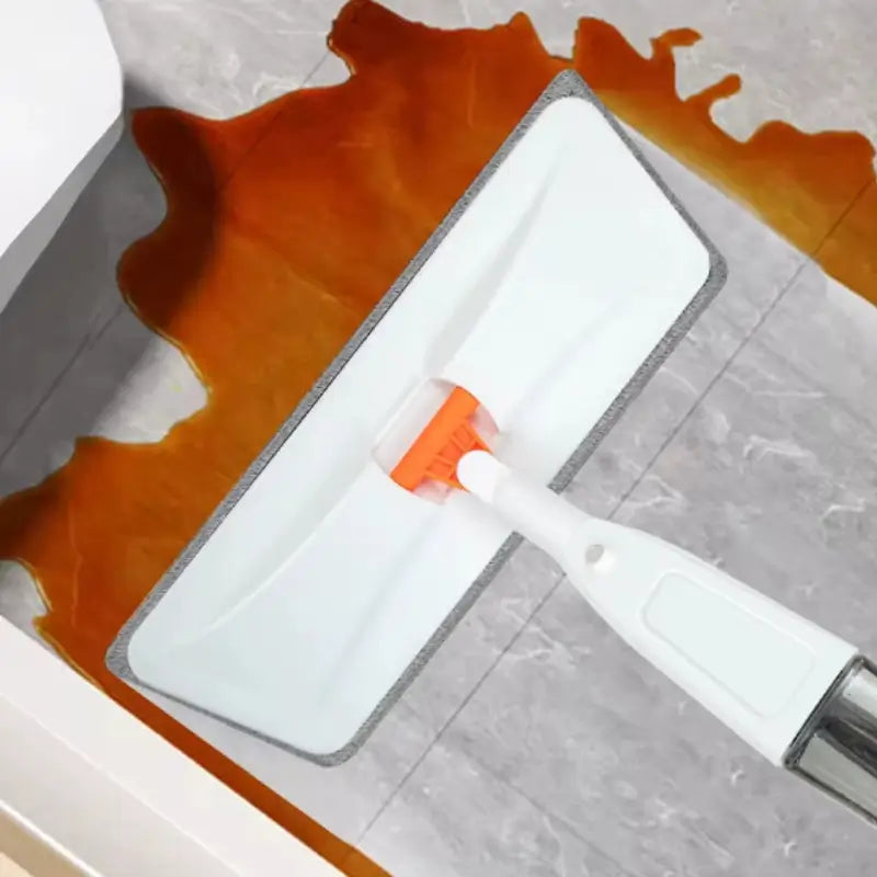 Mop spray de microfibra com design moderno e leve que facilita a aplicação uniforme de limpeza