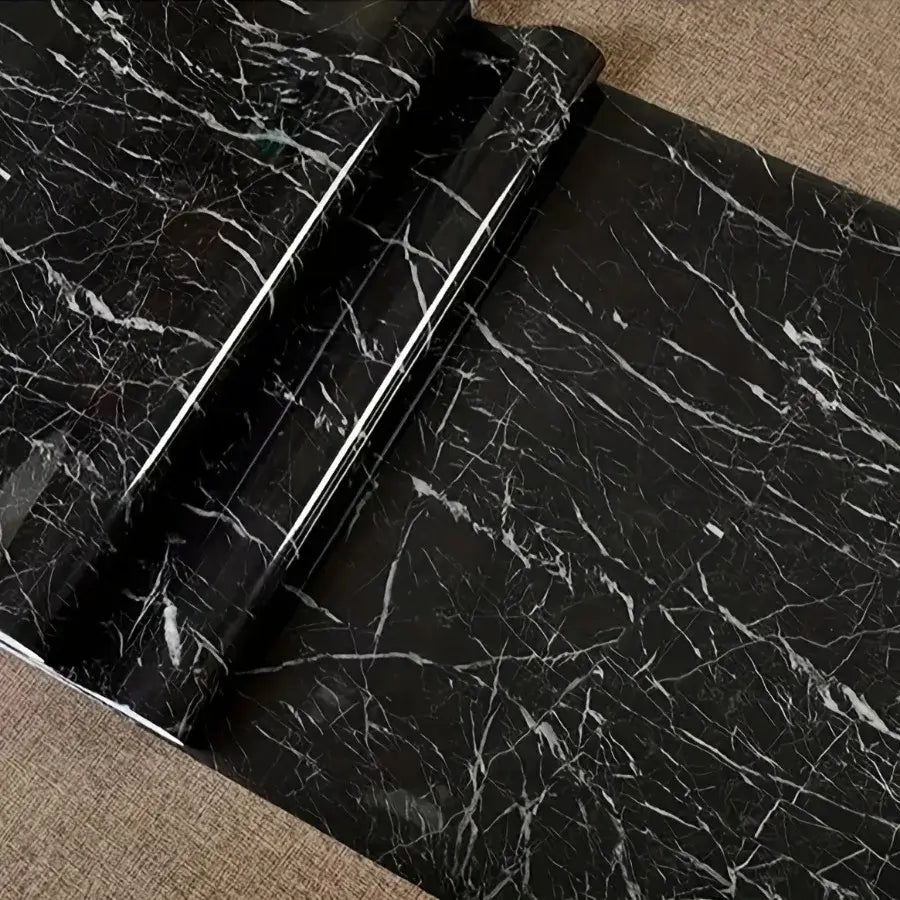 Papel de parede marmorizado autoadesivo econômico que oferece aspecto luxuoso sem grandes custos