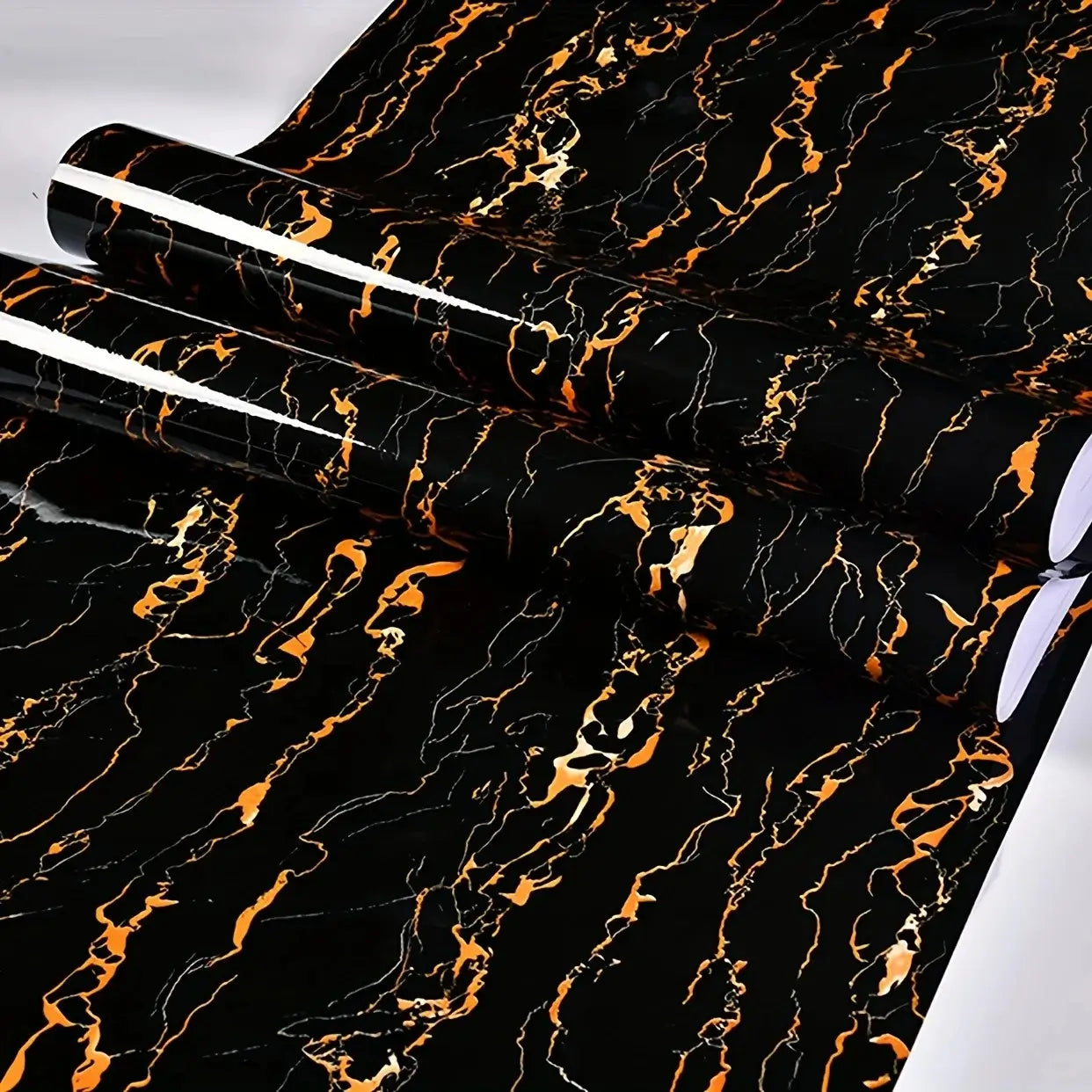 Papel de parede marmorizado autoadesivo com visual clássico e toque de luxo para ambientes elegantes