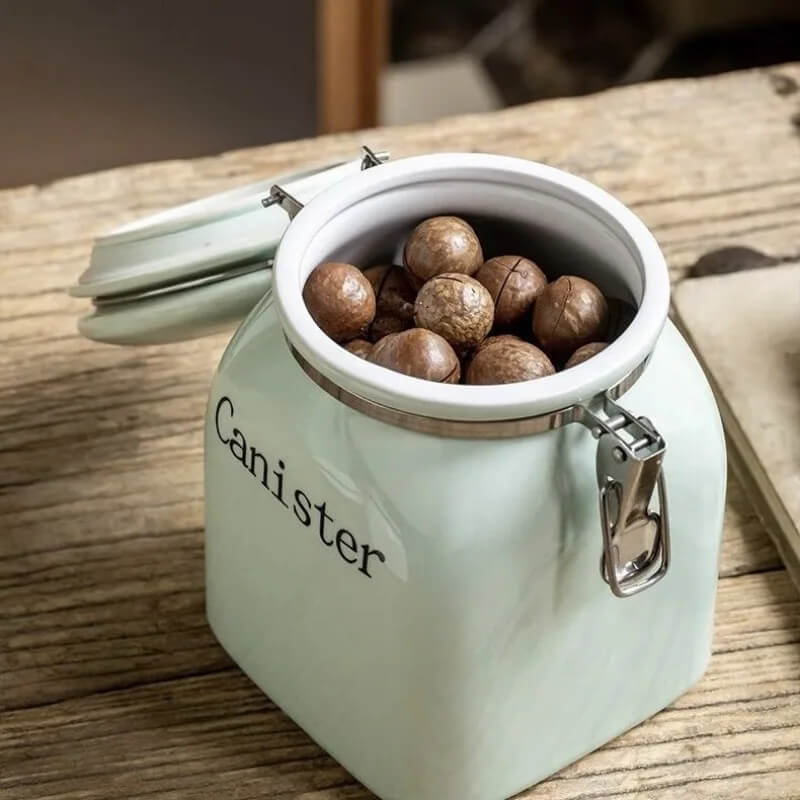 Uso do Pote de Cerâmica com Vedação Hermética para armazenar grãos, chás e outros alimentos frescos.