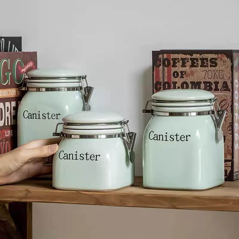 Pote de Cerâmica com Vedação Hermética na cor verde, elegante e funcional para sua cozinha.
