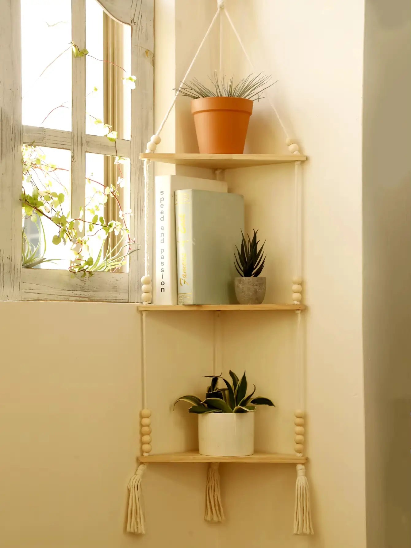 Prateleira flutuante boho artesanal decorativa que traz charme rústico e aconchego ao ambiente