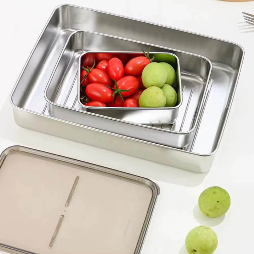 Recipiente de Aço Inox 800ml com vedação hermética para prolongar o frescor dos alimentos e evitar a propagação de odores.